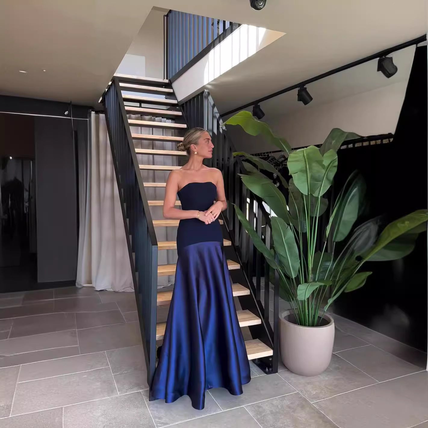 Strapless sleeveless suspender slim fit solid color dress