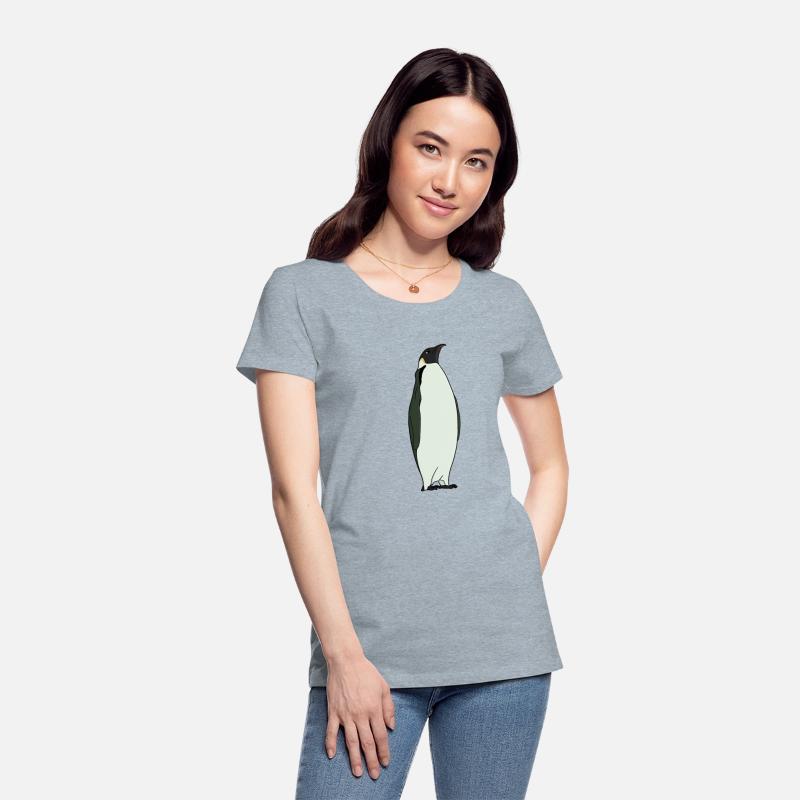 An adorable emperor penguin